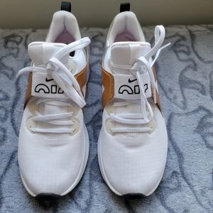 White Nike // Size 6 //